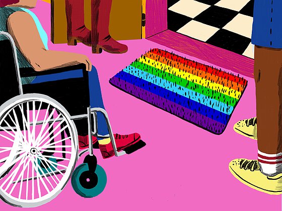 Eine queere Person im Rollstuhl möchte in einen Raum fahren, vor dem als Barriere ein Teppich in Regenbogenfarben liegt.